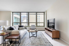 Lakeview 1BR w Rooftop Pool nr Wrigley Field CHI-378